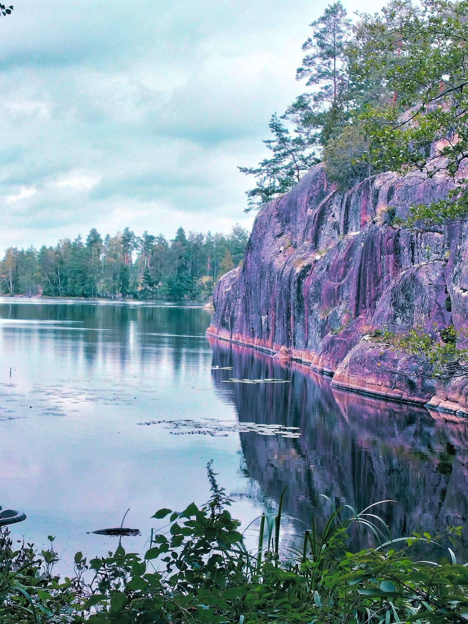 Mirrored Cliff 
